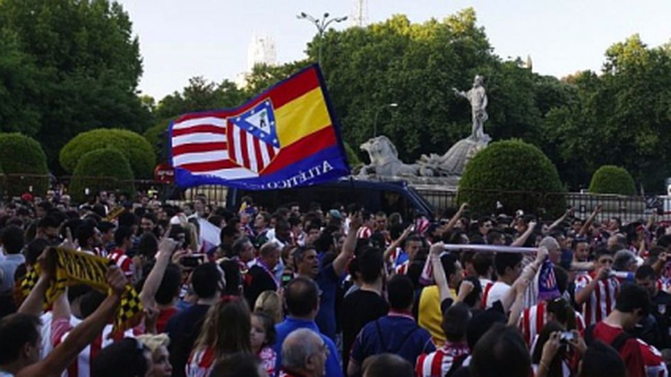 Хиляди в Мадрид отпразнуваха титлата на Атлетико (видео+галерия)