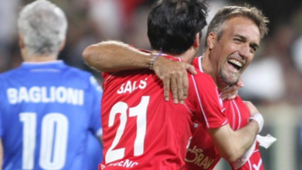 Батистута се развихри в благотворителен мач (видео)