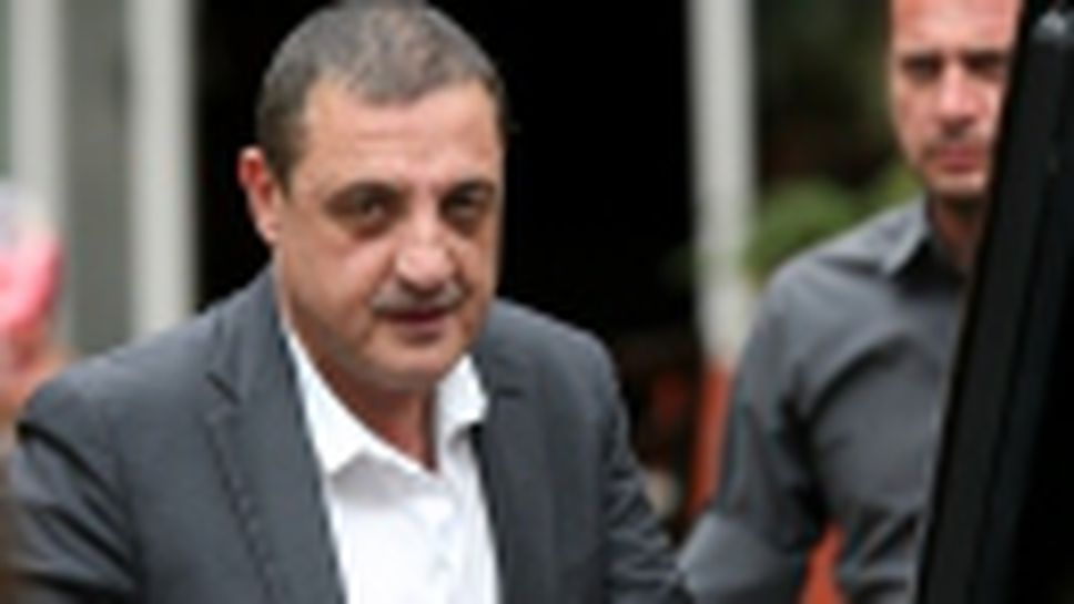 Собственикът на ЦСКА Димитър Борисов обяви, че следващия вторник акциите на клуба ще бъдат предадени на Христо Стоичков