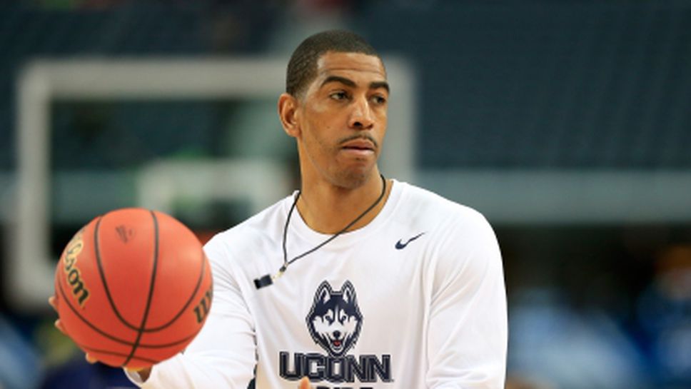 Кевин Оли подписва нов договор с Кънектикът