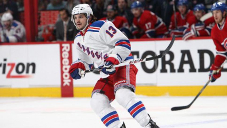 Играч на Рейнджърс наказан за удар на съдия