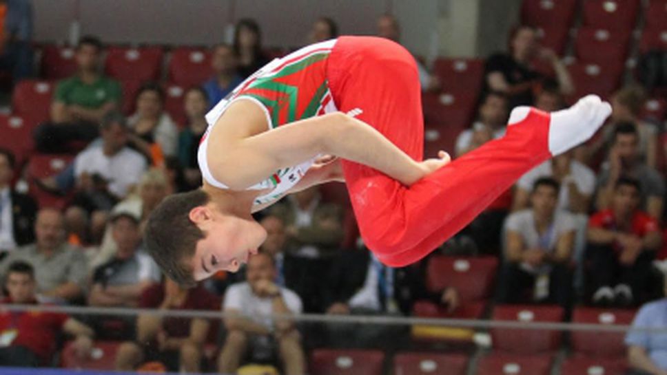 Две пети места за Хъдълстон на финалите на кон с гривни и на успоредка