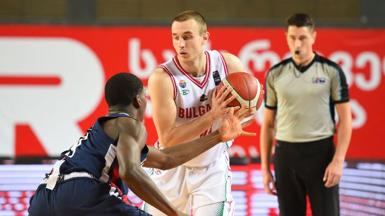 Младежкият национал Дамян Минков избра да продължи кариерата си в