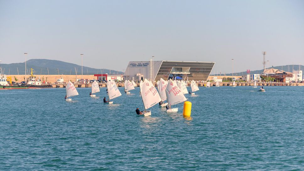 Регата "Черноморец Бургас" прибавя ветроходен адреналин в Международния олимпийски ден