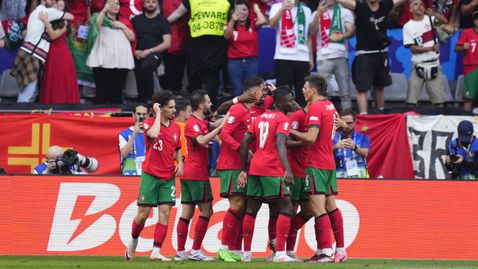 Португалия се преобрази, отнесе Турция и се класира за осминафиналите