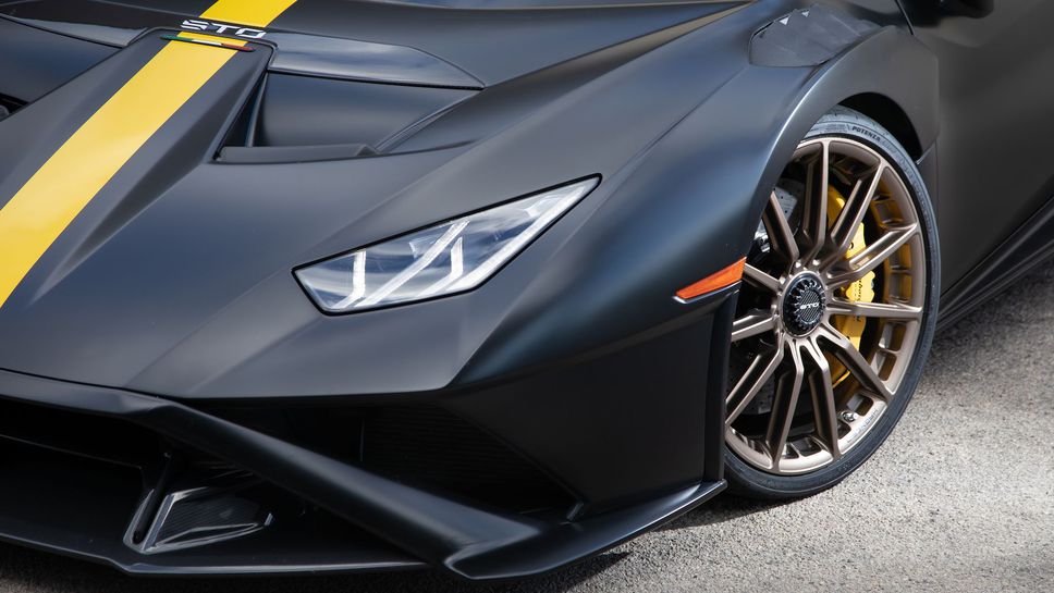 Lamborghini Huracan STO получи своите специални гуми