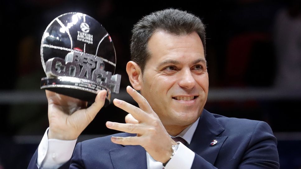 Треньорът на Апоел Тел Авив Димитрис Итудис е главен герой