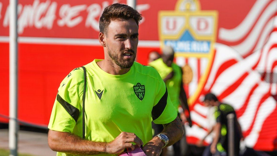 Съперникът на Левски преотстъпи халф в Испания