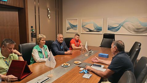 Весела Лечева проведе работна среща с председателя на ЕОК Спирос Капралос