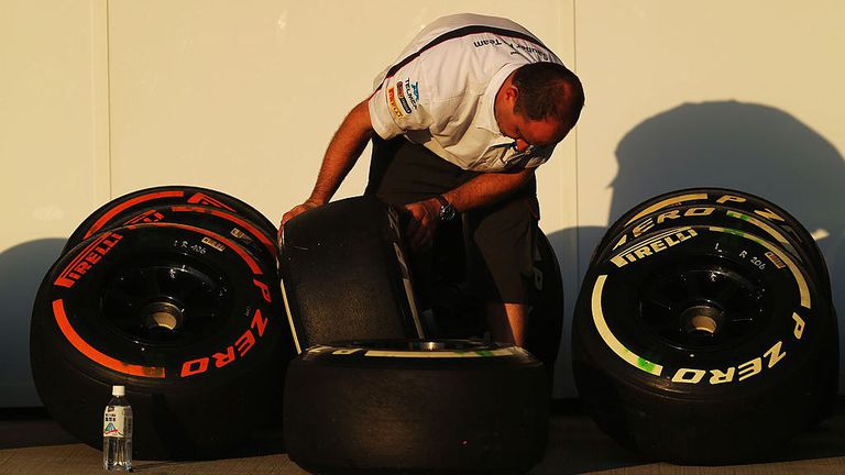 Пирели ще предостави на отборите във Формула 1 средните по