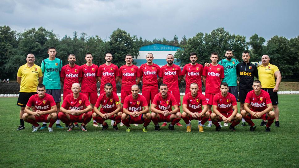 Черноломец разби Светкавица