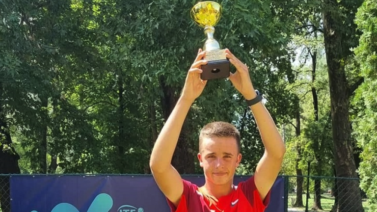 Павел Маринов спечели титлата на сингъл при юношите на турнира