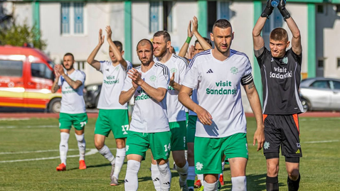 В Сандански: Бутилки летяха, голове не паднаха