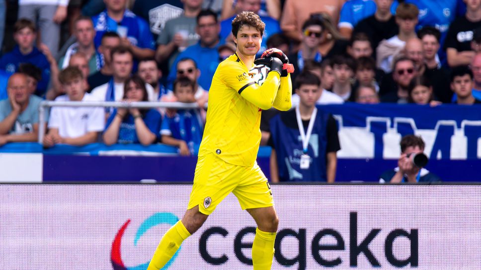 Манчестър Юнайтед се приближава до нов вратар