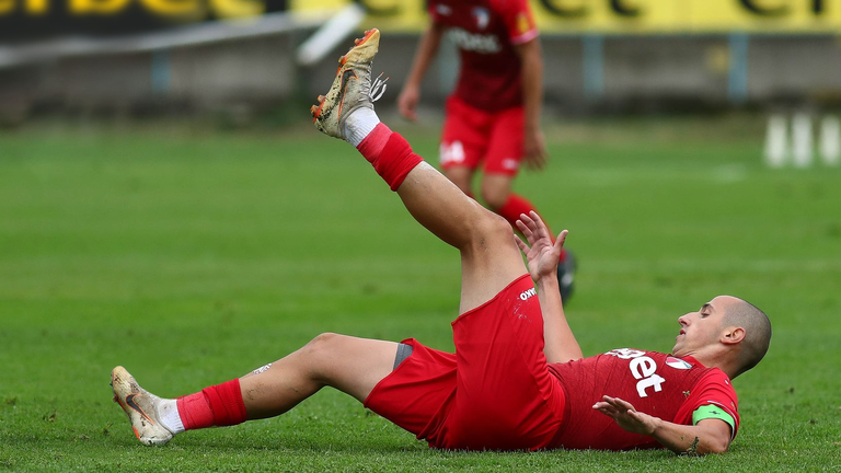 Двама от футболистите на Марек Дупница не участват в тренировъчния