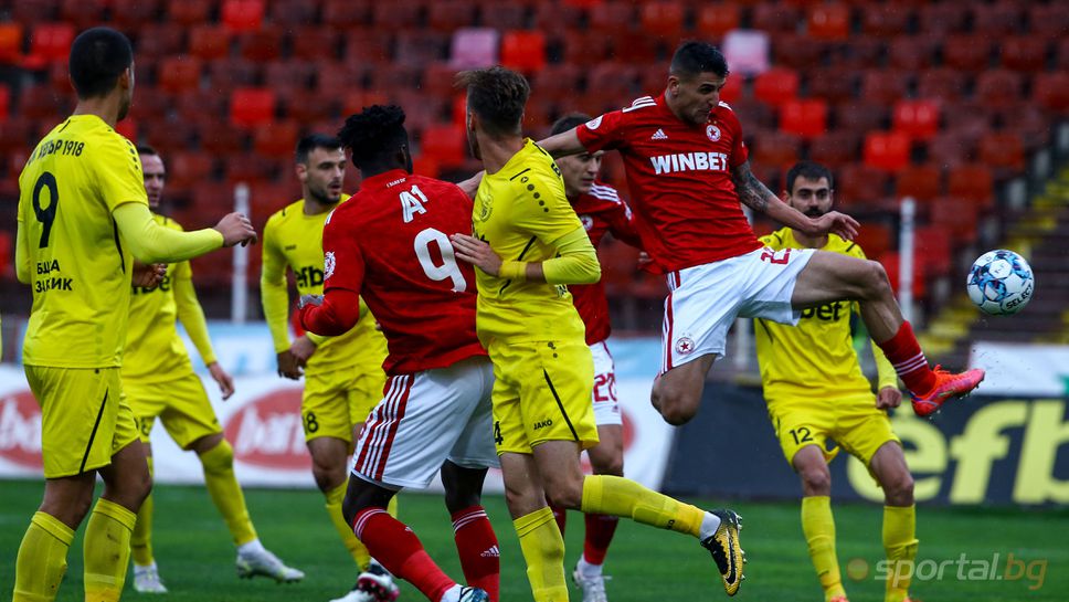 Ахмед Ахмедов покачи резултата на 2:0 за "червените" срещу Хебър