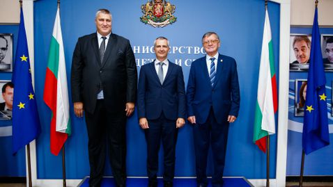 Организирането на две европейски първенства при подрастващите обсъдиха министър Илиев и Александър Боричич
