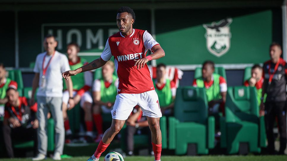 ЦСКА информира че договорът на колумбийския защитник Браян Кордоба е