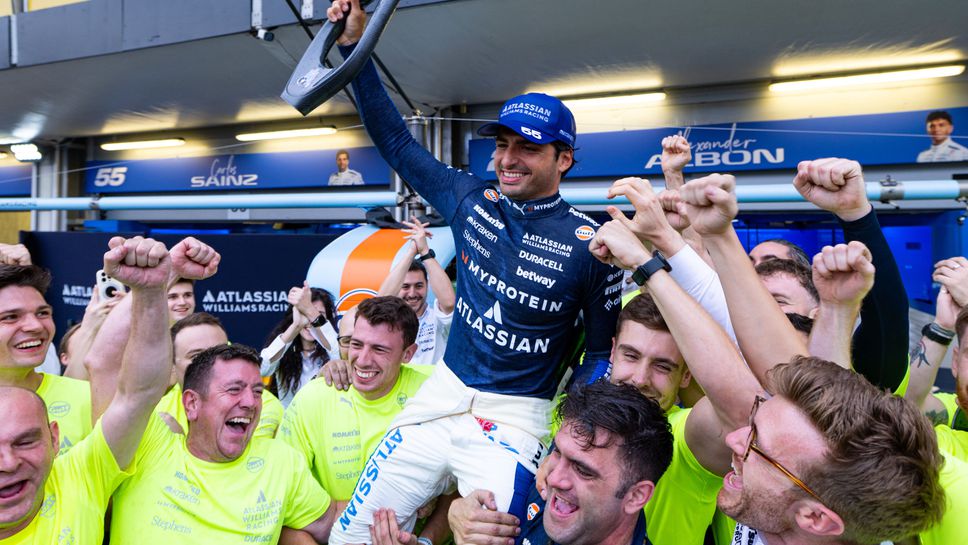 Карлос Сайнц се изравни с Ален Прост с подиума си в Баку