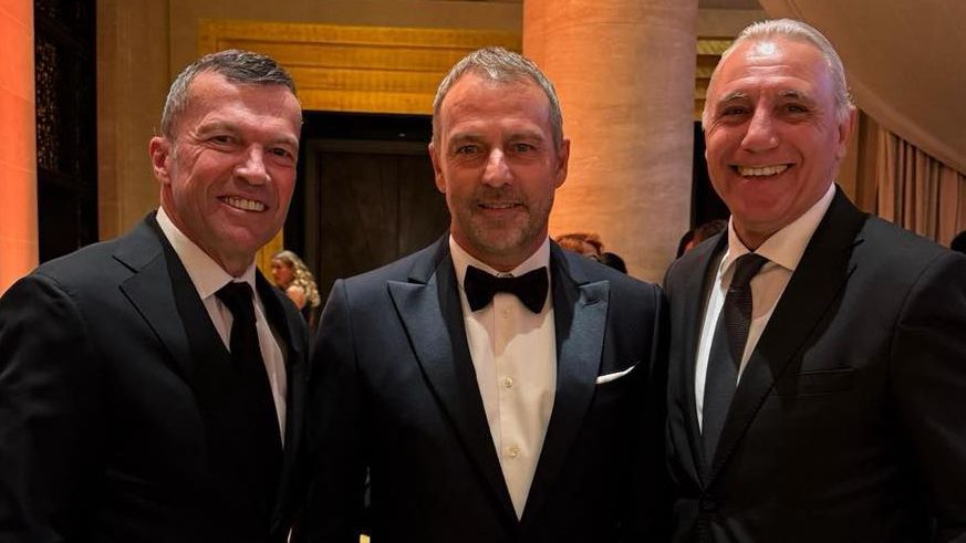 Стоичков премина по червения килим и поговори с Ханзи Флик