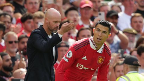  Бивш съотборник отбрани Роналдо и хвърли виновността за обстановка към Тен Хаг 