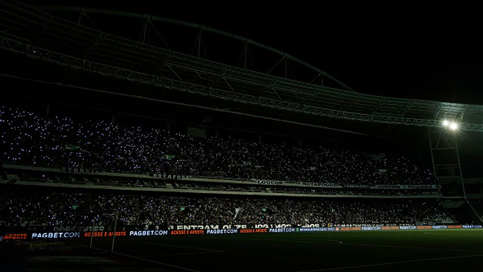 Проблем с осветлението спря мач в Бразилия