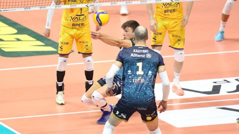 Матей Казийски и Милано с драматична загуба от Модена