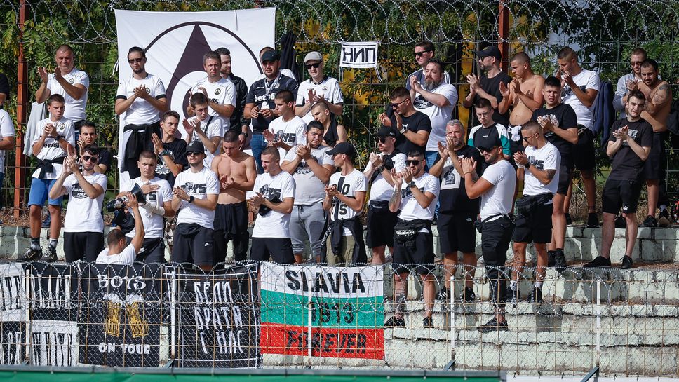 Атмосферата на "Георги Бенковски" на мача между Хебър и Славия