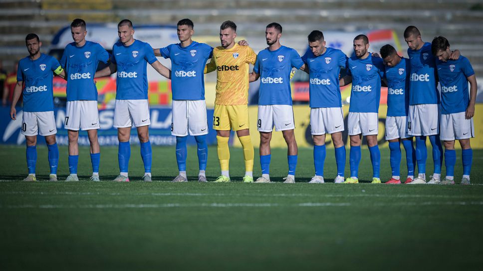 Цели три елитни български клуба имат забрана от ФИФА да