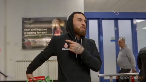 Само в Sportal.bg! Фенове "нападнаха" звездите на Монако за снимки и автографи на "Летище София"