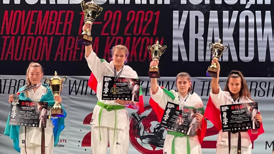 Моника Стоянова и Теодора Петрова спечелиха злато от Световното по киокушин в Полша