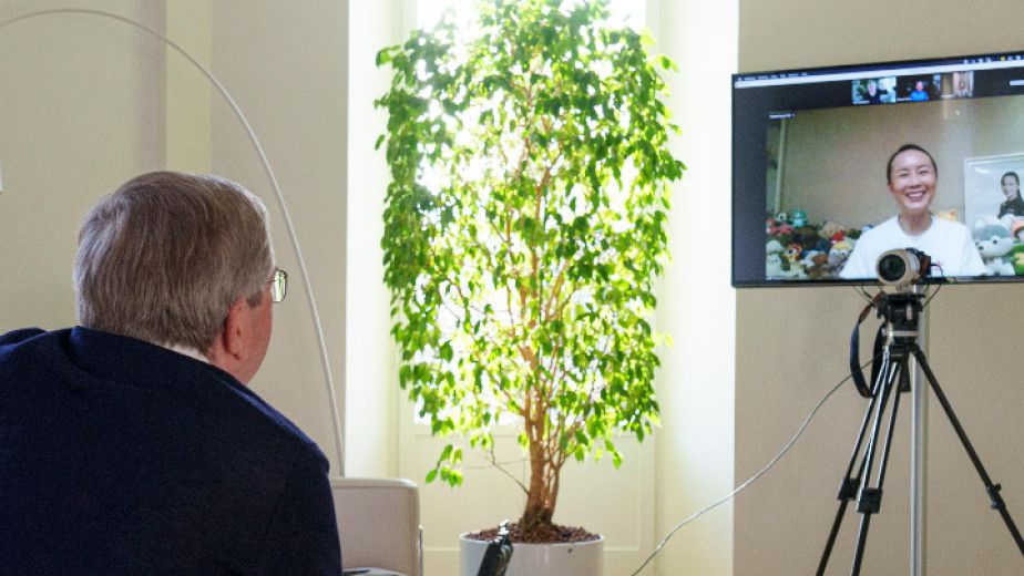 Шуай Пън се появи, говори с Томас Бах