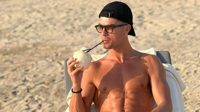 Кристиано Роналдо разпали женските фантазии с новата си фотосесия Футболната