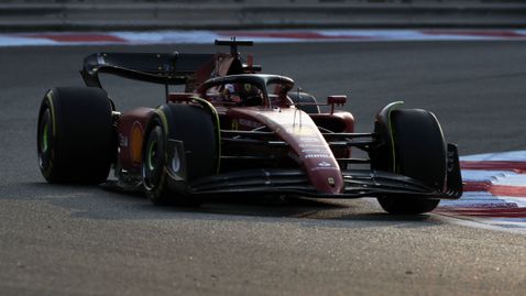 Сайнц най-бърз при завършека на сезона във Формула 1