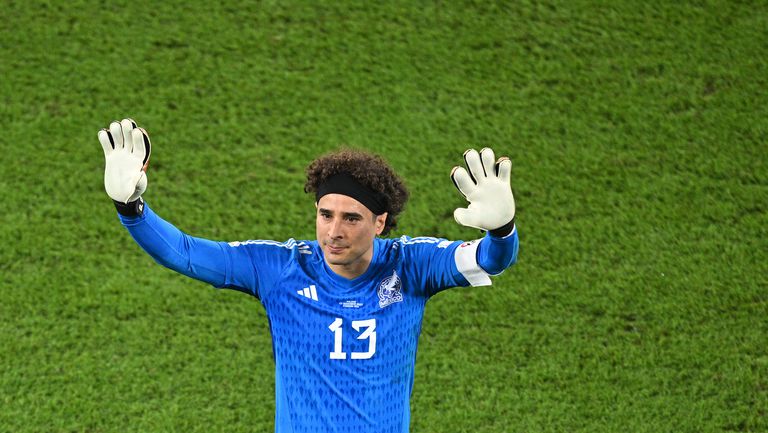 Стражът на Мексико Гийермо Очоа беше посочен от феновете за