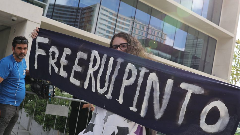 6 месеца затвор условно за създателя на Football Leaks