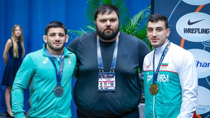 Фарниев приключи с България