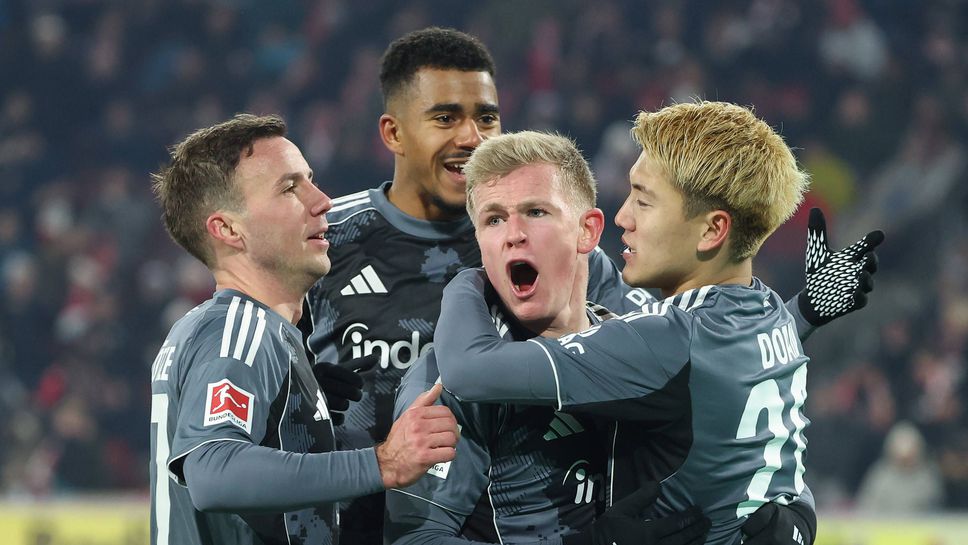 Айнтрахт Франкфурт се изкачи на шесто място във временното класиране