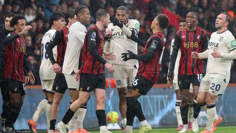 Борнемут се справи с пасив от два гола и стигна до точка