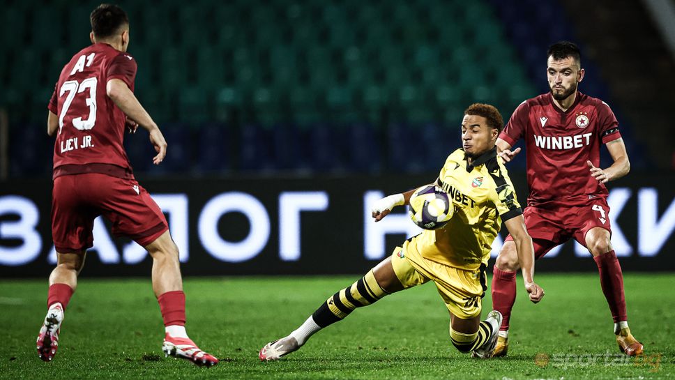 Първото ново попълнение до часове в лагера на Левски