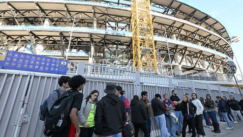 Новият "Камп Ноу" и пулсът на цял един квартал