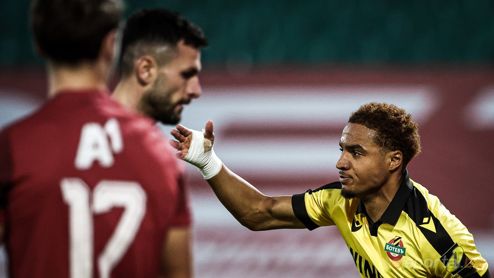 Към нападателя на Ботев ПловдивАрмстронг Око Флекс има сериозен интерес