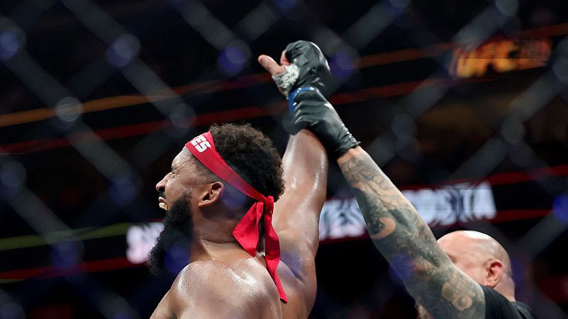 Кортес-Акоста нокаутира Газиев в битка, която прие само с три дни предизвестие