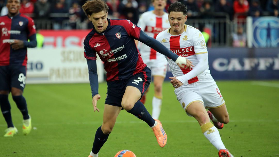 Каляри отново остана без победа в зрелищен мач с Дженоа