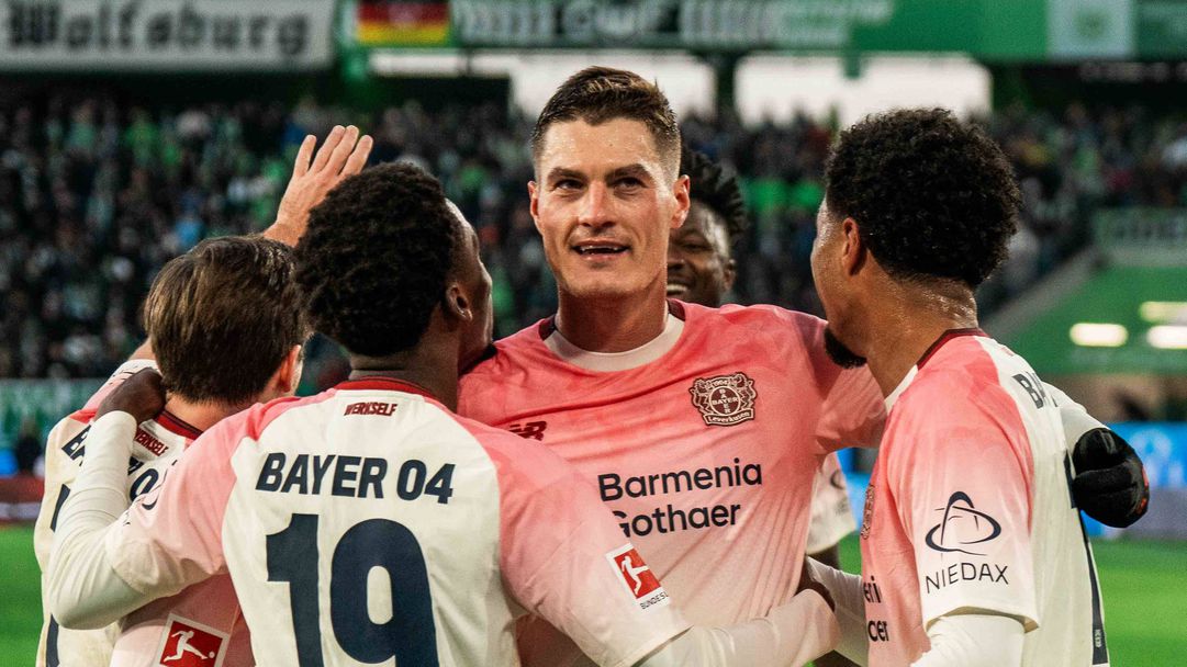 Леверкузен отнесе Волфсбург за едно полувреме и застана зад Байерн