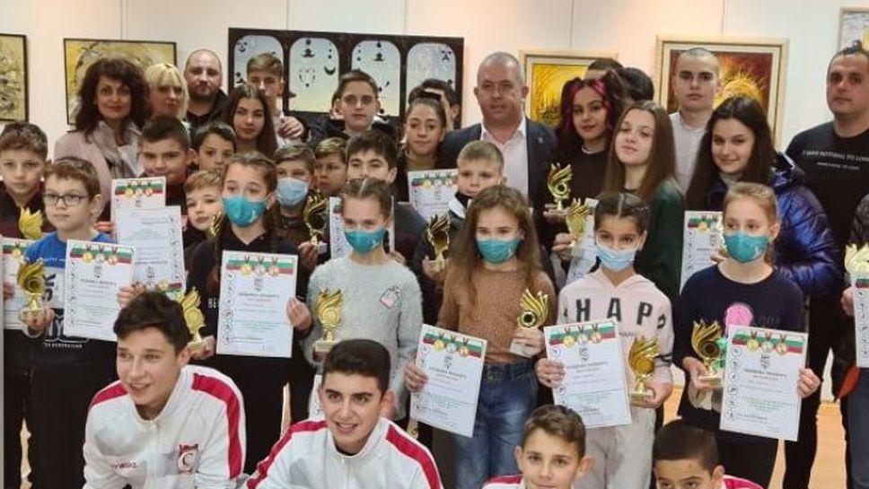 Кметът на Пещера награди 37 спортисти от осем вида спорт