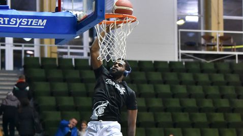 Играч на кръга - Уендъл Люис