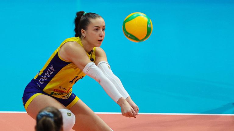 Посрещачката на волейболните шампионки от Марица Пловдив Виктория Коева подписа