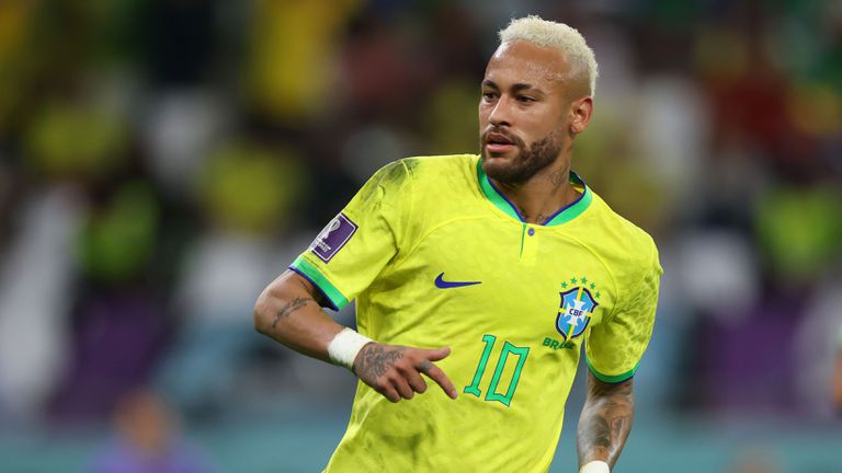 Бразилските национали Неймар и Маркиньос се завърнаха на базата на