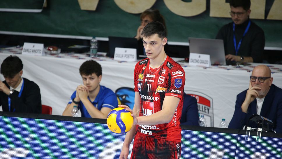 Световният вицешампион с България и юноша на Левски София Александър